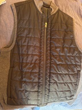 Banana Republic Men’s Quilted Zip-Front Vest in Black and Gray Size L